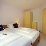 Bella Vista 8 *